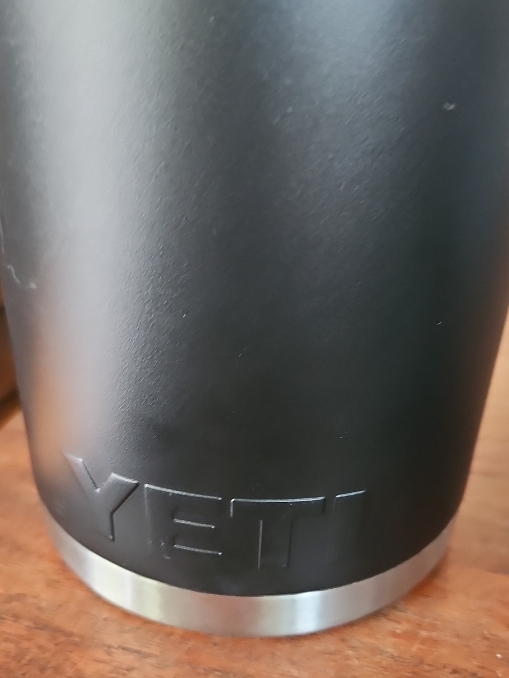 Yeti Black Stainless-Trim Insulated Water Bottle 64 Oz - Picture 5 of 7
